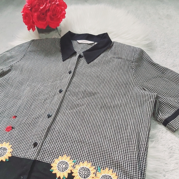 Vintage Tops - Vintage Vibes 90s Gingham Buttom Down Ladybug